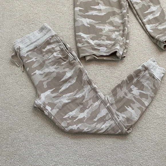 🌸ATHLETA SET Camo Print Jogger Set - Picture 8 of 12